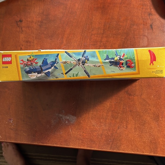 LEGO Creator 3 In 1 Deep Sea Creatures 230 Pc Building Kit Shark Fish Squid Crab - Picture 2 of 6